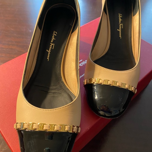 Salvatore Ferragamo low two-tone pumps - Picture 4 of 12